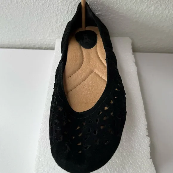 Earth Breeze Women’s Slip on Black Suede Ballet Flats SZ 7B - Picture 3 of 12